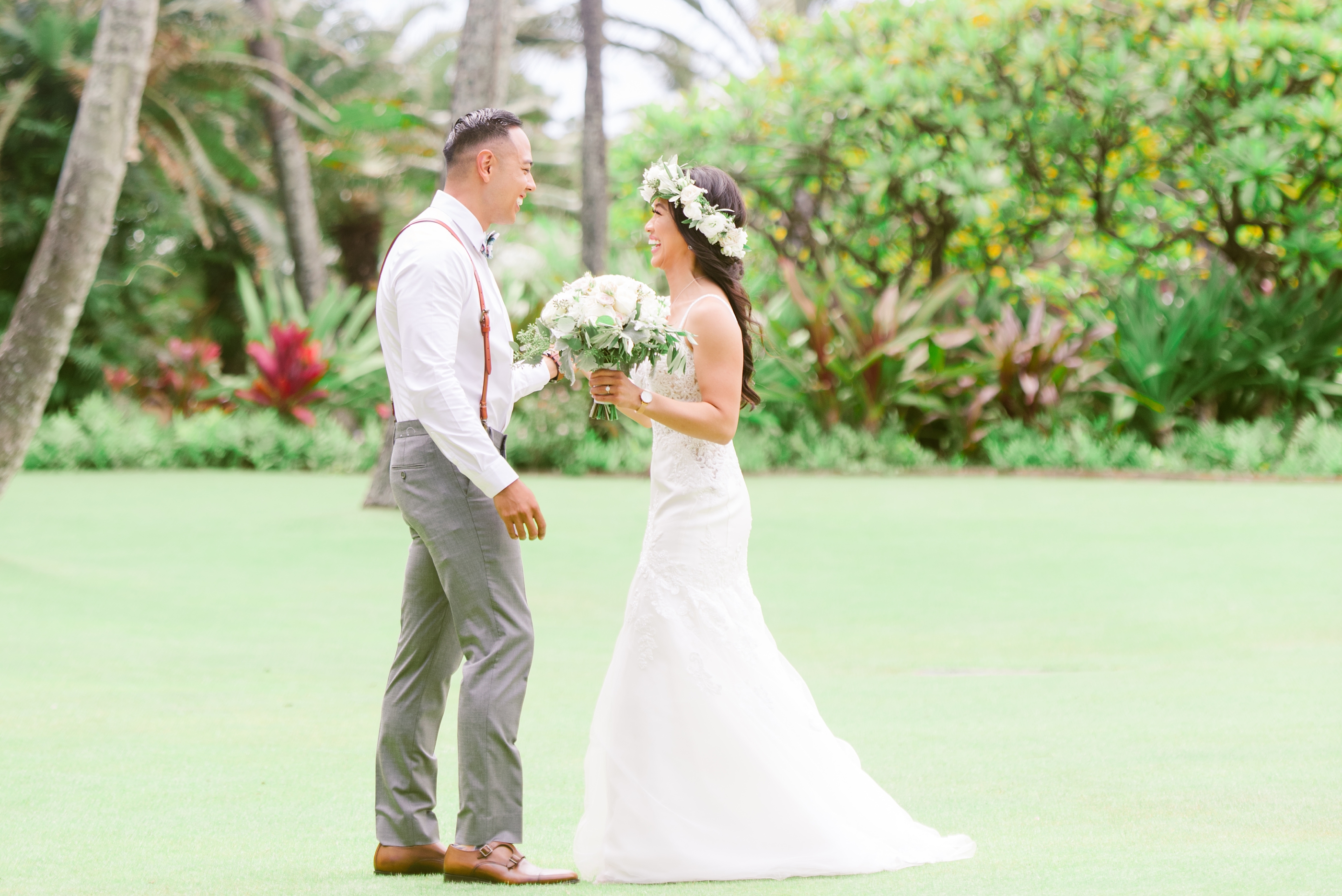 summer-destination-wedding-blush-floral-grand-hyatt-kauai-resort_0070.jpg