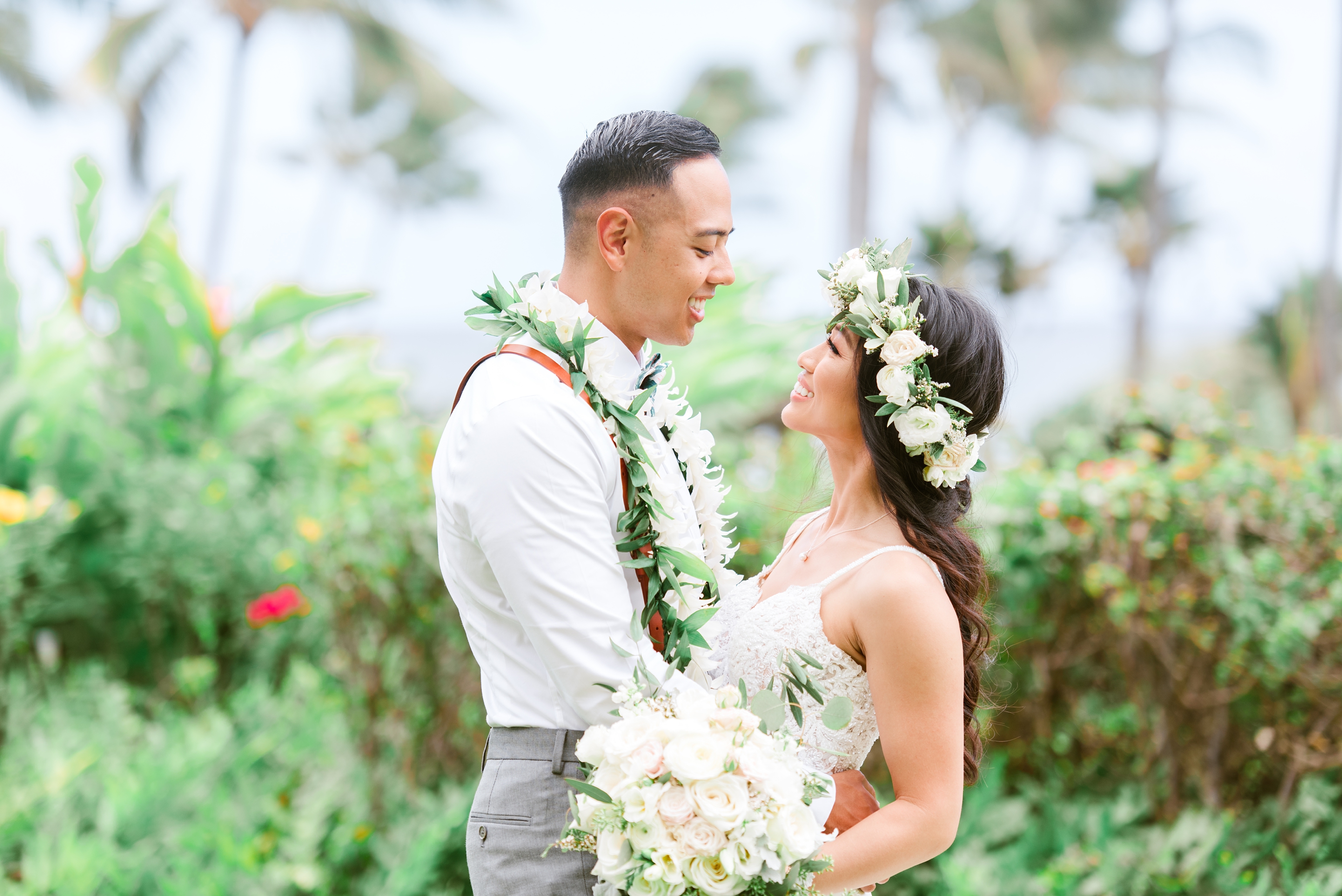 summer-destination-wedding-blush-floral-grand-hyatt-kauai-resort_0077.jpg